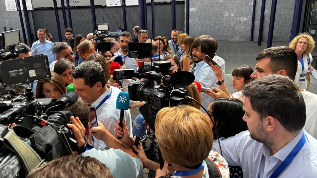 Ayuso entra en el XXI Congreso Nacional del PP.
