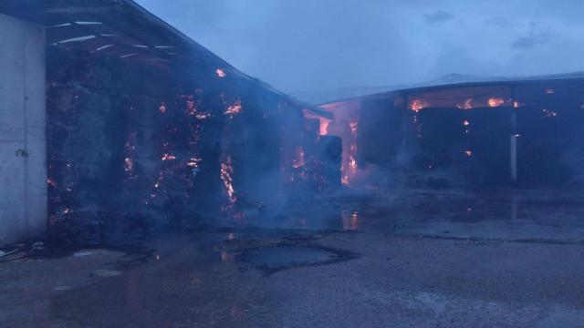 Incendio en una nave agrícola en Sahelices