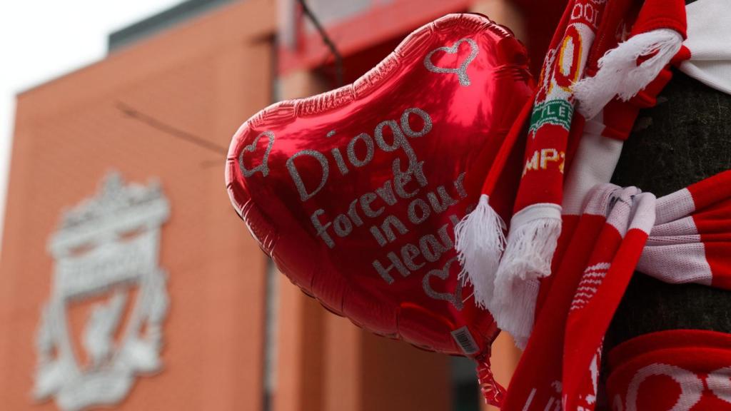 El tributo a Diogo Jota en los aledaños de Anfield.