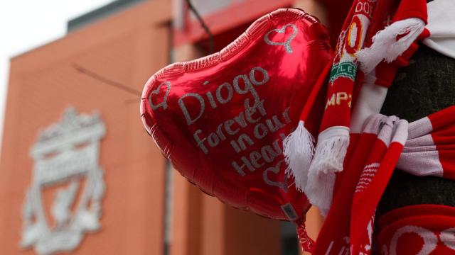 El tributo a Diogo Jota en los aledaños de Anfield.