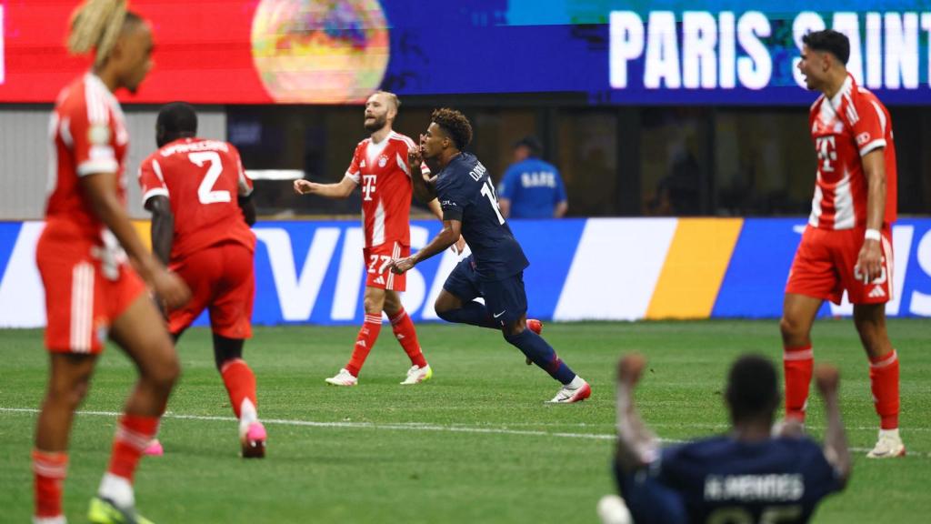 Doué celebra el primer gol en la victoria ante el Bayern Múnich.