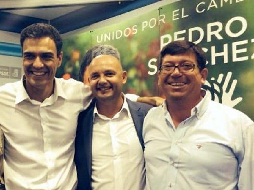 Pedro Sánchez (izquierda) y Paco Salazar (derecha), en un meeting en Dos Hermanas en 2017.