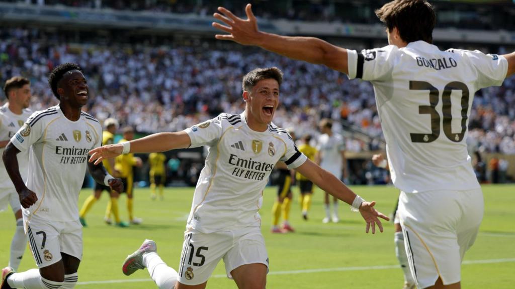 Los jugadores del Real Madrid celebran el gol de Gonzalo García ante el Borussia Dortmund.