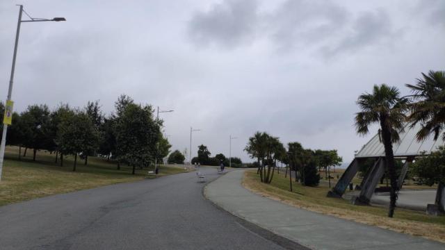 A Coruña se despide del sol con un domingo pasado por agua