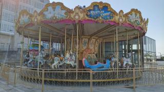 El regreso del tiovivo de O Parrote en A Coruña se retrasa por una avería