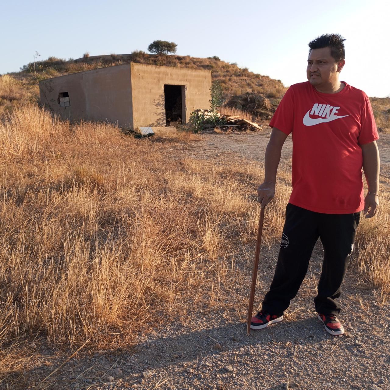 Carlos, este sábado, voluntario de la búsqueda de Patricio y Edwin por Mazarrón.