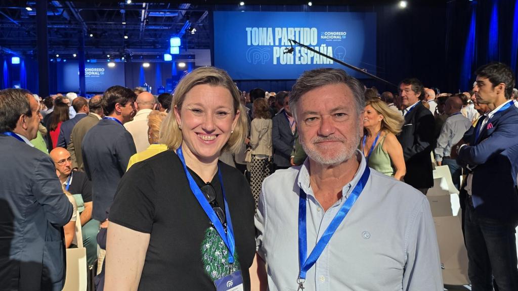 La vicesecretaria del PP de Castilla y León y vocal del Comité Ejecutivo Nacional del PP, Isabel Blanco; y el secretario general del Partido Popular Castilla y León, Francisco Vázquez