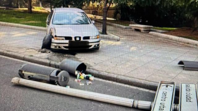 Imagen del coche tras el altercado en Salamanca