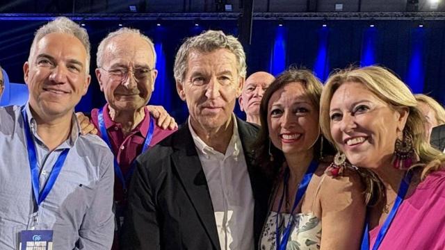 Representantes del PP de Málaga junto a Alberto Núñez Feijóo.