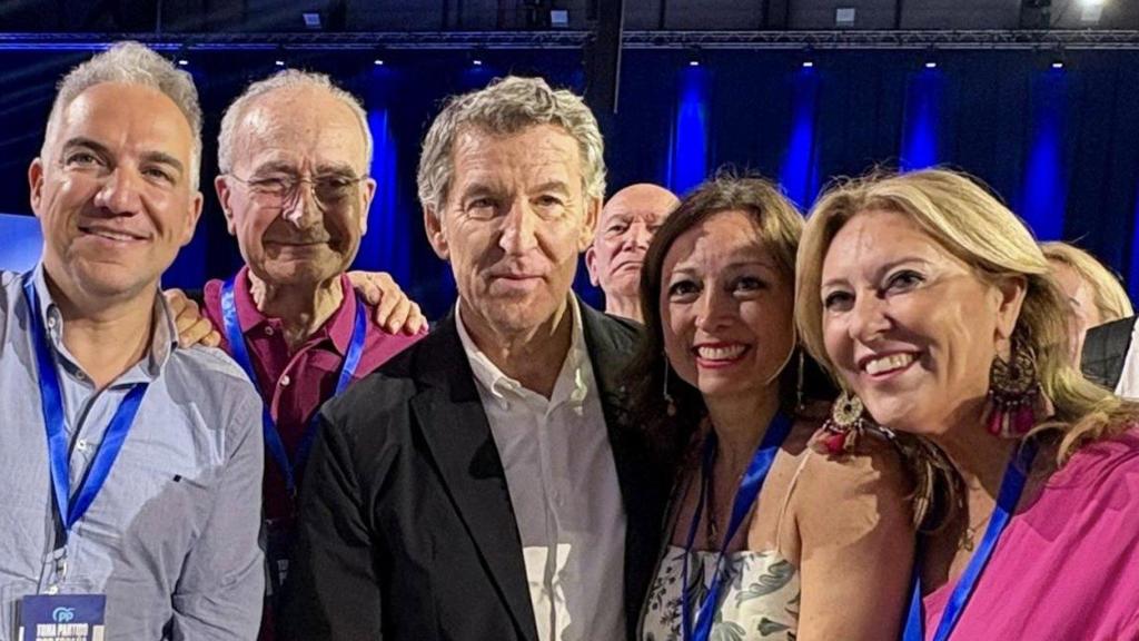 Representantes del PP de Málaga junto a Alberto Núñez Feijóo.