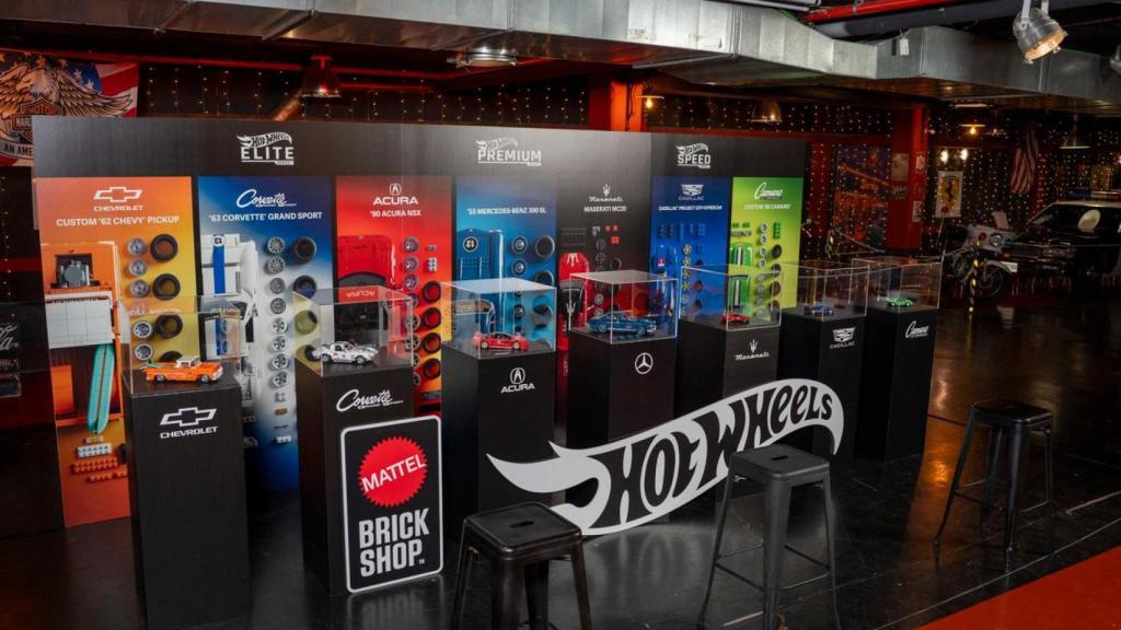 Set de Mattel Brickshop y Hot Wheels.