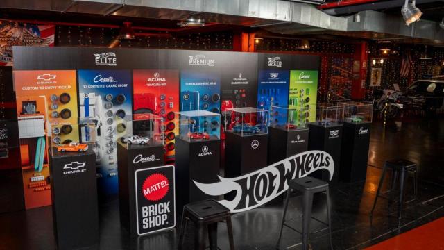 Set de Mattel Brickshop y Hot Wheels.