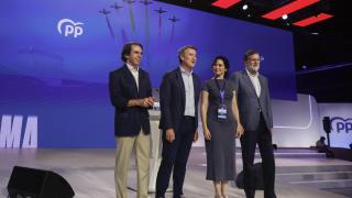 José María Aznar, Albertoi Núñez Feijóo, Isabel Díaz Ayuso y Mariano Rajoy, este domingo en la clausura del Congreso Nacional del PP.