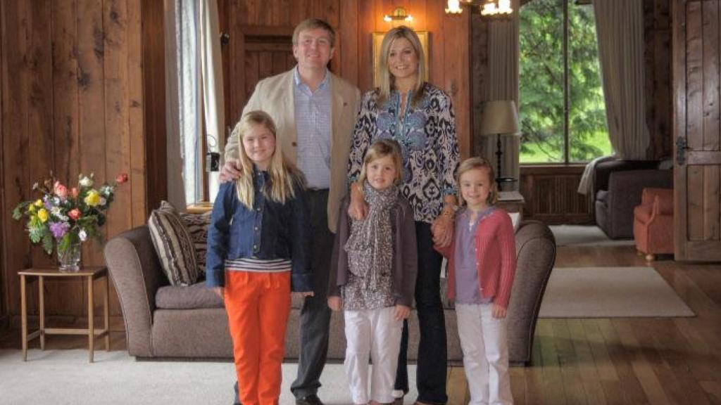 La Familia Real de Holanda, en su casa de Angostura, en Argentina.