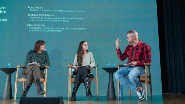 Inés García (en el centro) durante la ponencia en el encuentro de Cultura y Ciudadanía de Santiago de Compostela, el pasado mes de septiembre. Foto: Ministerio de Cultura