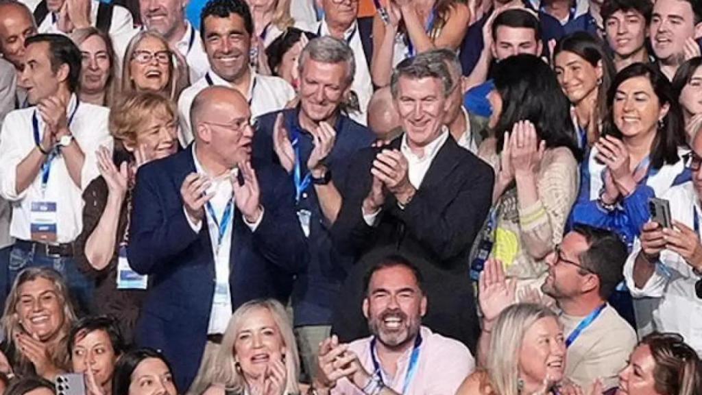 Miguel Tellado, Alfonso Rueda y Alberto Núñez Feijóo, este domingo en la clausura del Congreso Nacional del PP.