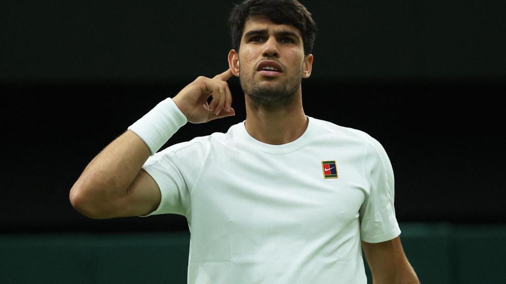 Alcaraz celebra un juego ante Rublev.
