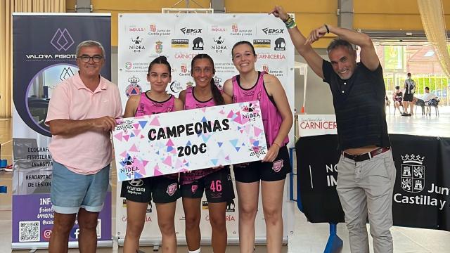 Campeonas del II Torneo 3x3 ‘Ni Idea’ de La Cistérniga