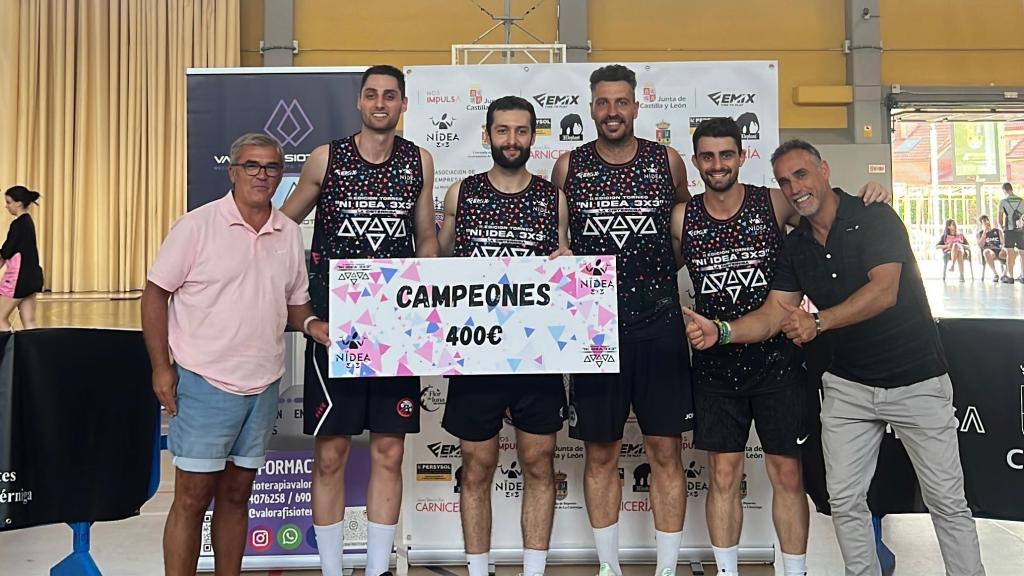 Campeones del II Torneo 3x3 ‘Ni Idea’ de La Cistérniga