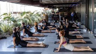 Sesión de Yoga en The Terminal Hub. EE