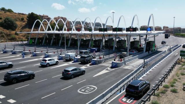 Vista del peaje de Calahonda en la autopista de la Costa del Sol.