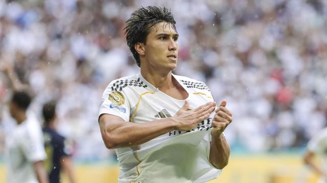 Gonzalo García celebra un gol con el Real Madrid