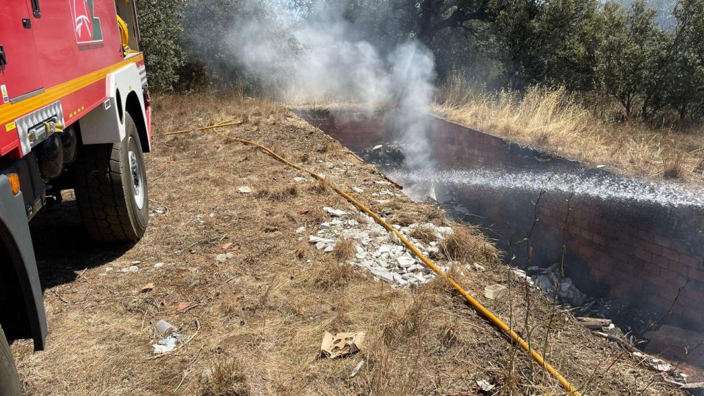 Incendio en un vertedero ilegal en Benavente