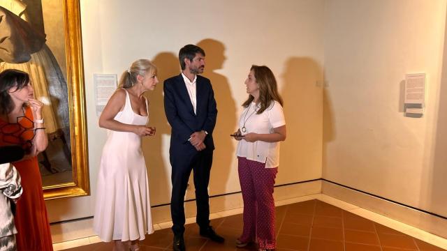 La consejera de Cultura, Patricia del Pozo; el ministro de Cultura, Ernest Urtasun y la directo del Bellas Artes, Valme Muñóz.