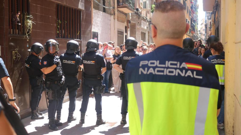 Cordón policial en la calle San Pablo, de Zaragoza