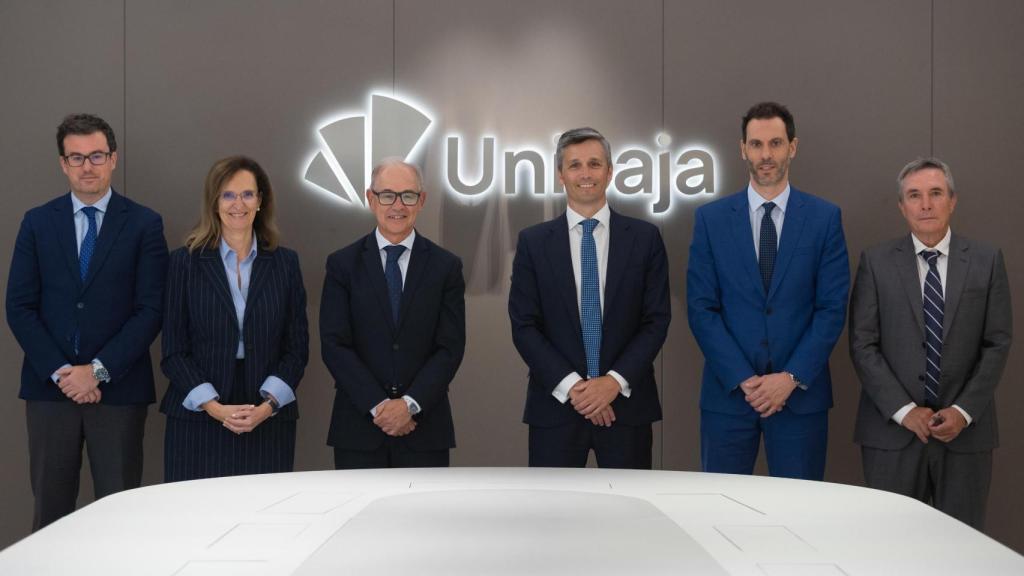 Firma de Unicaja con DXC Technology