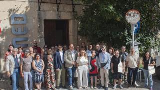 El presidente de la Diputación de Segovia, Miguel Ángel De Vicente junto a profesores de español en el extranjero