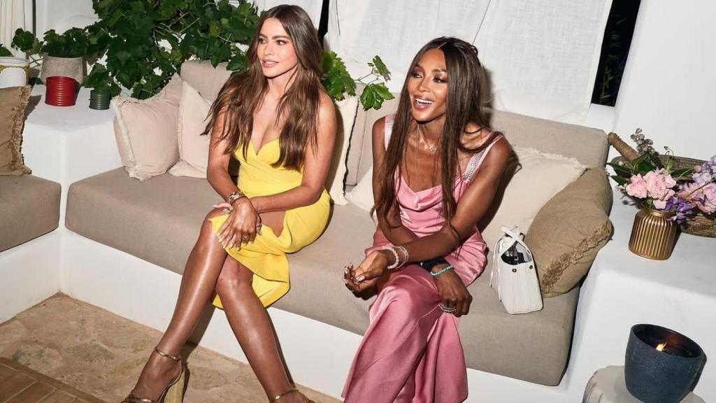 Sofía Vergara y Naomi Campbell en una imagen en el perfil de Al Turki.