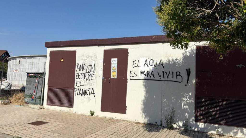 Pintadas en Villanueva de Gállego contra los centros de datos