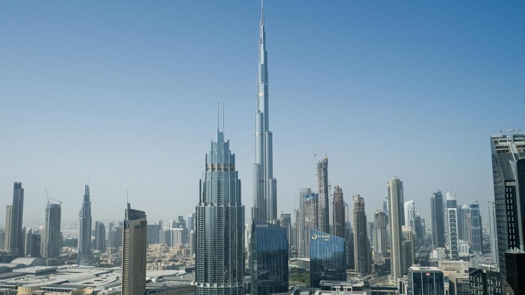 El rascacielos Burj Khalifa (Dubái) en el centro de la imagen.
