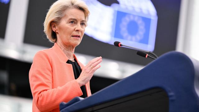 La presidenta de la Comisión, Ursula von der Leyen, durante el debate de la moción de censura contra ella este lunes en la Eurocámara