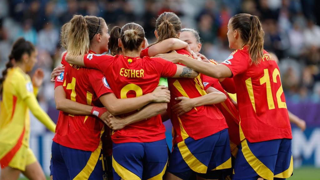 Las jugadoras de la selección española femenina celebran uno de los goles ante Bélgica.