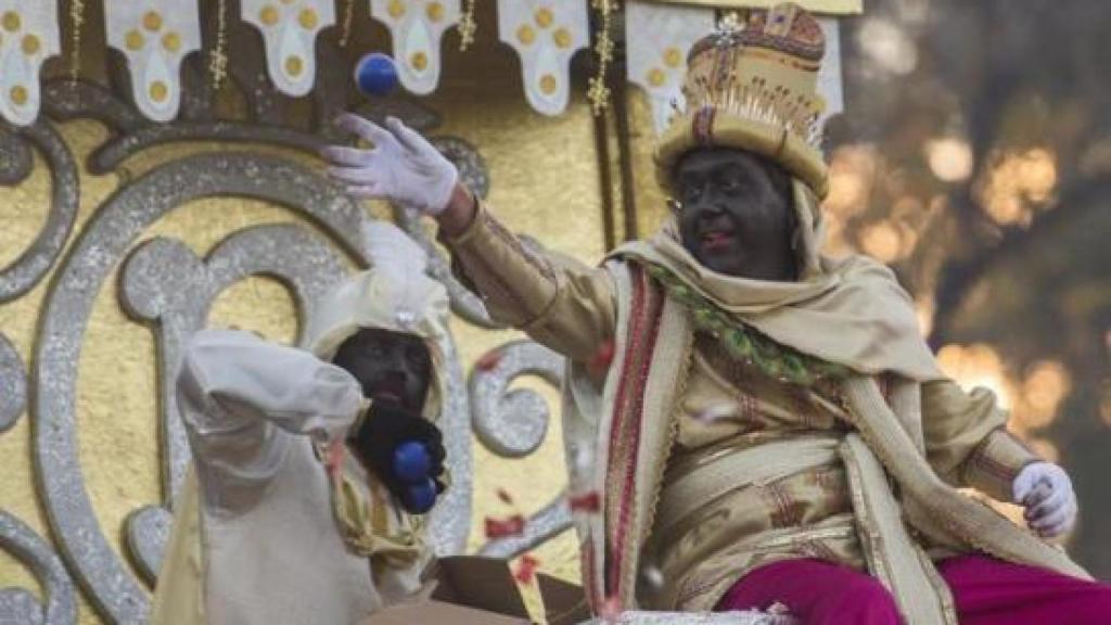 Juan Espadas encarnando al rey Baltasar en la cabalgata de Sevilla de 2017.