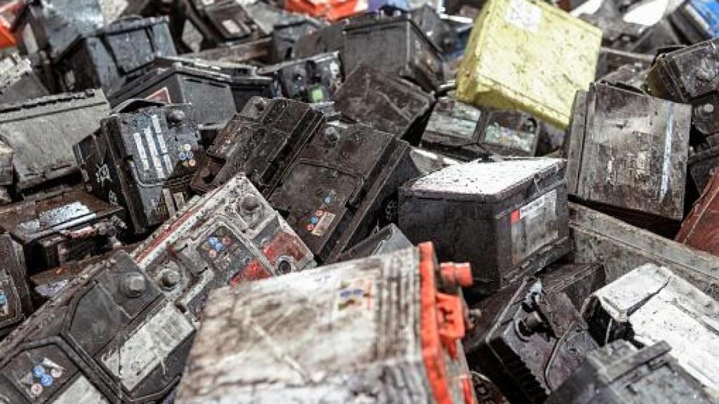 Imagen de  baterías desechadas.