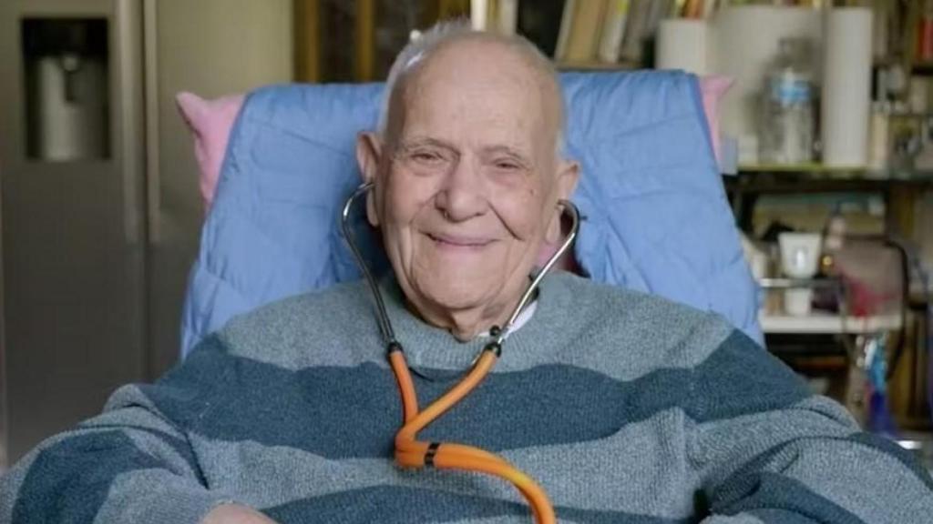 El médico centenario Cristian Chenay (TF1)