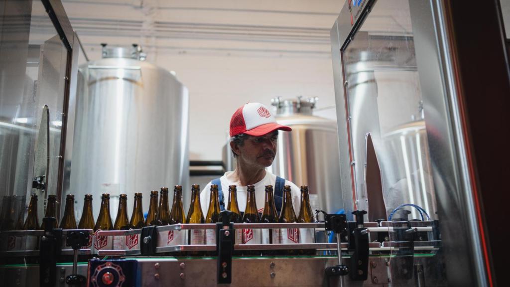 Trabajador en la fábrica de Capaz