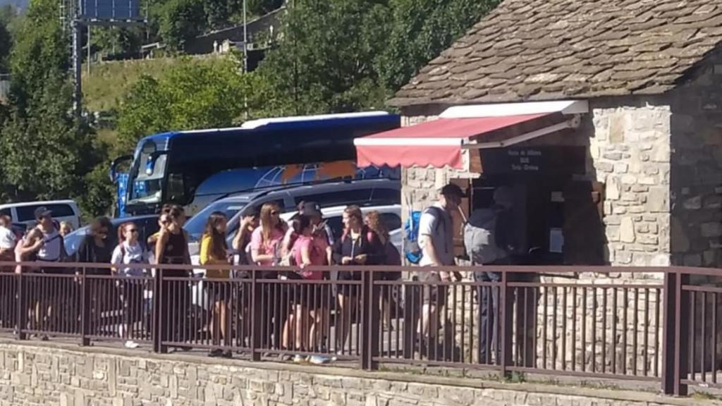 Los autobuses que salen desde el parking de Torla.