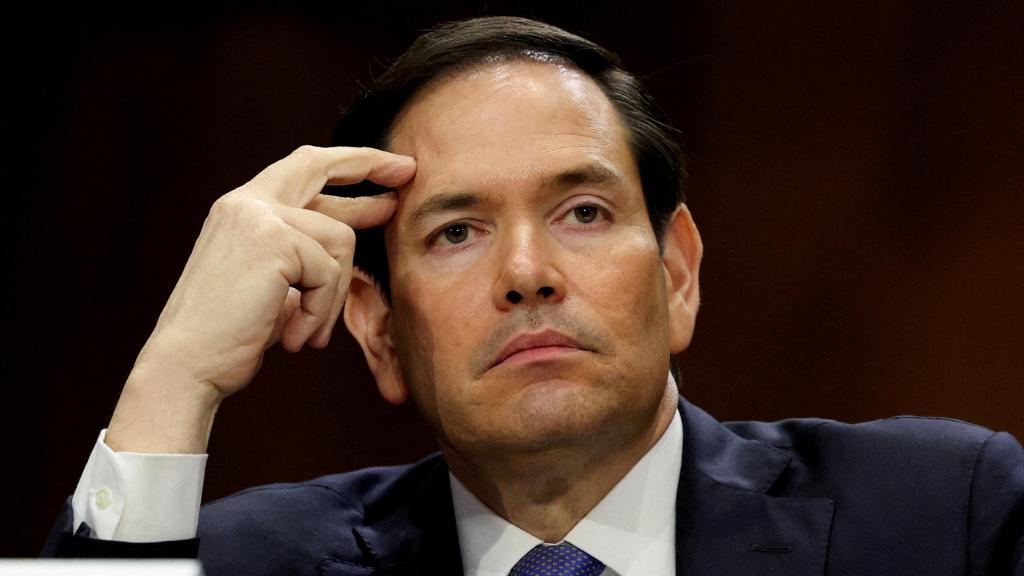 El secretario de Estado de EE. UU., Marco Rubio, reacciona mientras testifica en una audiencia del Comité de Relaciones Exteriores del Senado sobre la solicitud de presupuesto del Departamento de Estado, EEUU, el 20 de mayo de 2025.