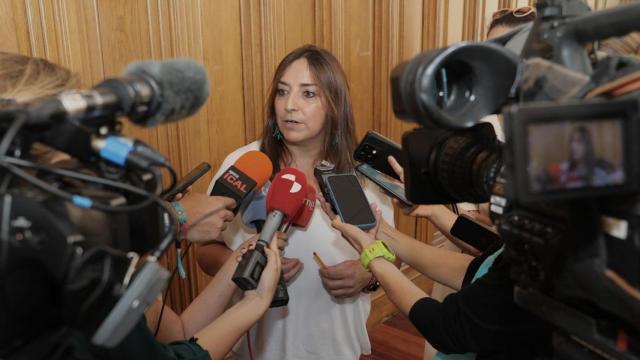 La alcaldesa de Palencia y secretaria general del PSOE de Palencia, Miriam Andrés, durante su atención a los medios de comunicación de este martes