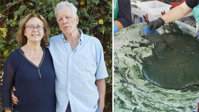 Carmen, Pierre y una imagen de la cosecha de biomasa de espirulina, antes de pasar al secadero.