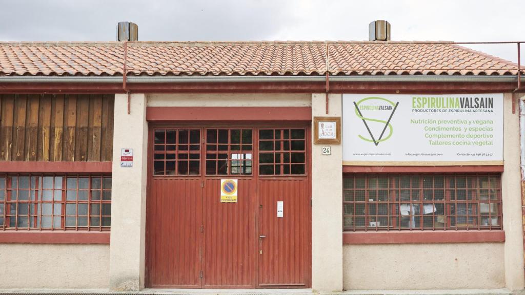 Fachada de Espirulina Valsaín en la provincia de Segovia