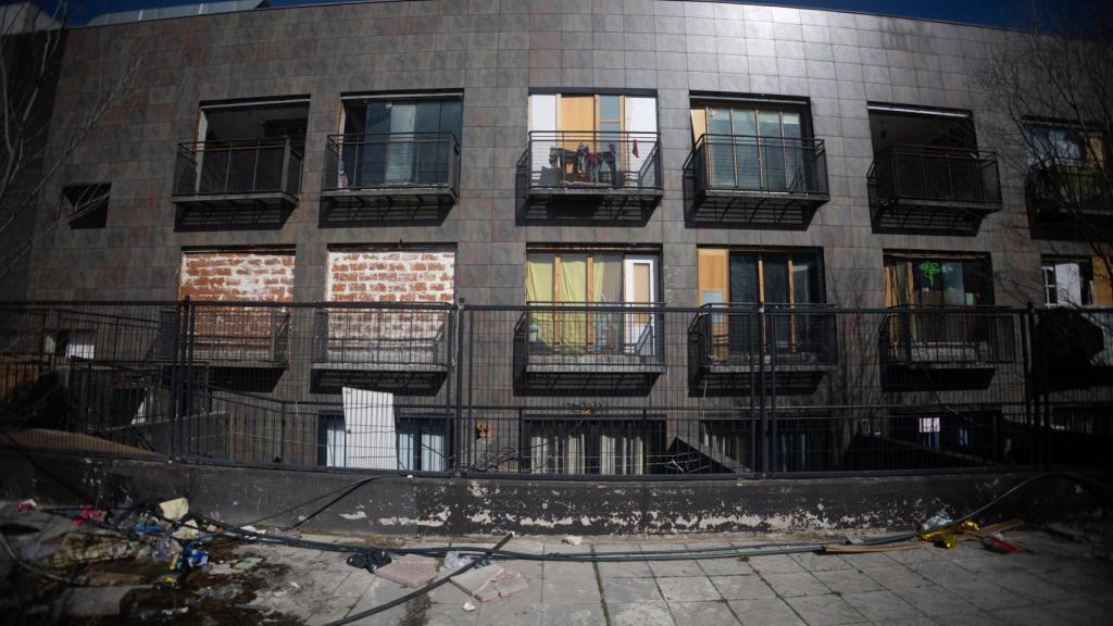 Imagen de archivo de un bloque de viviendas 'okupado' en Madrid.