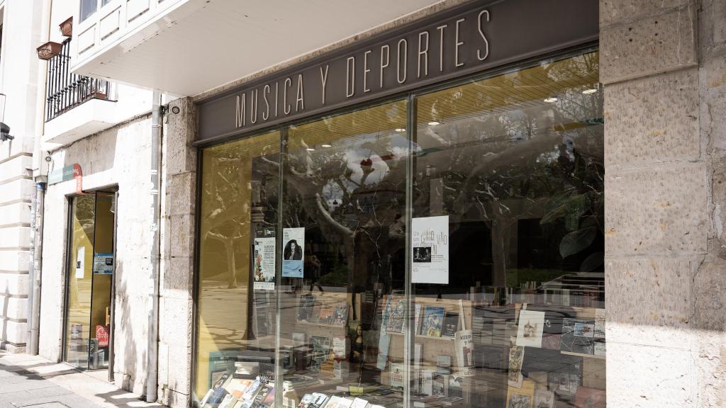 Fachada de Música y Deportes