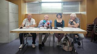 Rueda de prensa de SOS Sanidade Pública este martes con Xosé María Dios (AGDSP), Manuel Martín (SOS Sanidade Pública), Lucía López (BNG) y Carlos Pardo (CCOO).