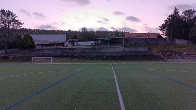 Campo de fútbol de Rois, donde se disputará el evento.