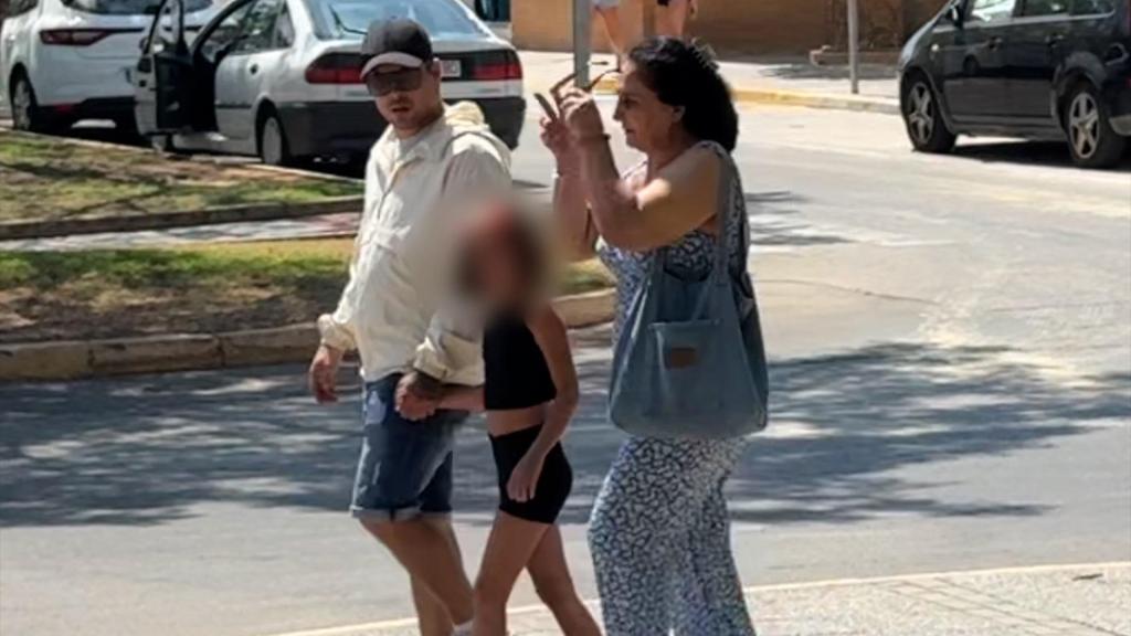 José Fernando, su hija Rocío y la madre de Michu, Inma.